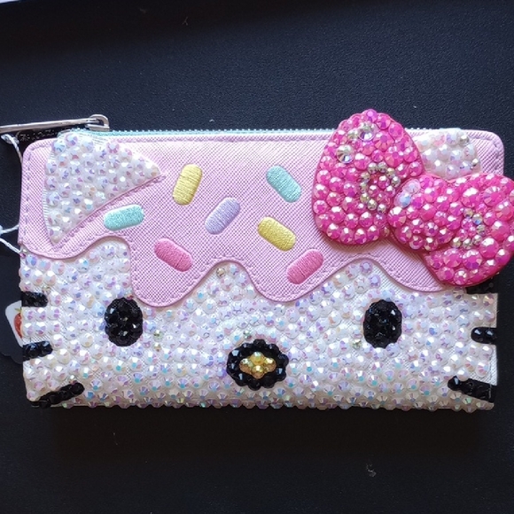Loungefly Hello Kitty Cupcake Bedazzled Wallet - Picture 2 of 2